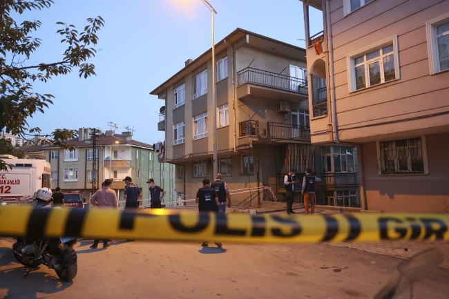 Temel kazısında istinat duvarı çöktü: 5 bina tahliye edildi